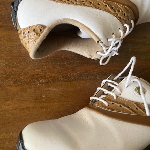 FOOTJOY WOMENS LOPRO COLLECTION GOLF SHOES WHITE/TAN SIZE 6.5 MODEL#93926 - Picture 2 of 9